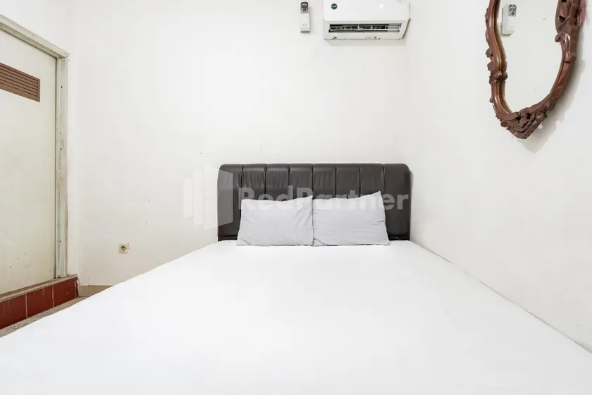Danysa Guest House Jakarta RedPartner - Image 1
