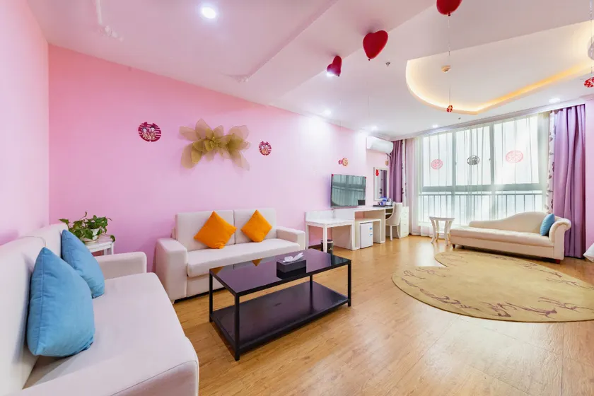 Zhongyuan International Hotel - Image 1