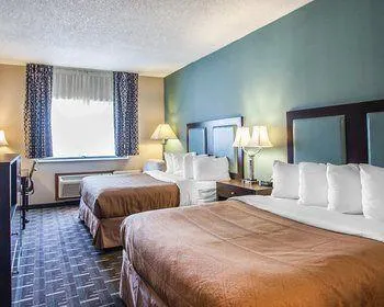 Econo Lodge - Image 1