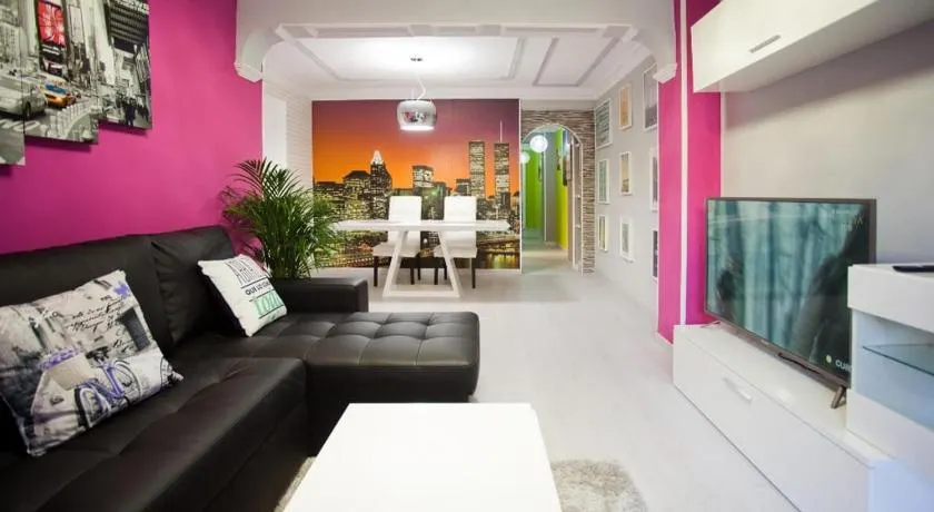 Valencia Dream Apartment With 4 Bedrooms - Image 1