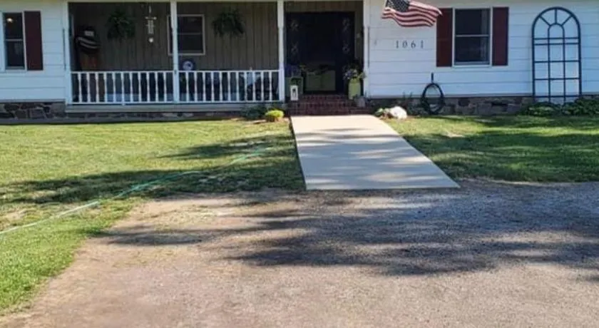 The FarmHouse Inn Guest House - Image 1