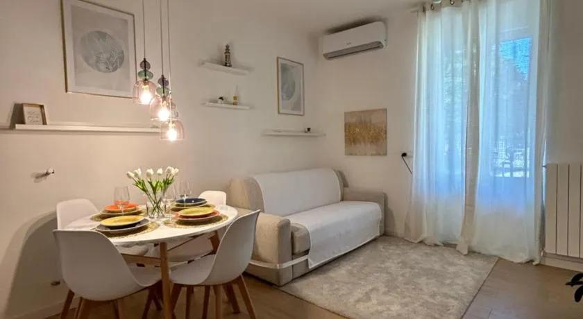 V&C HOME RENTAL SPECIALIST Appartamenti fronte Lago Maggiore - Image 1