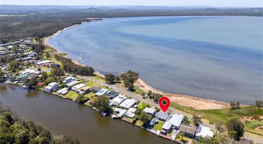 Waterfront Holiday Home - Image 1