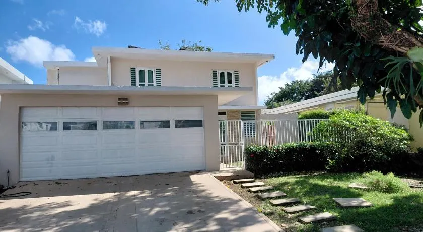 Hermosa y amplia vivienda en San Juan Puerto Rico - Image 1