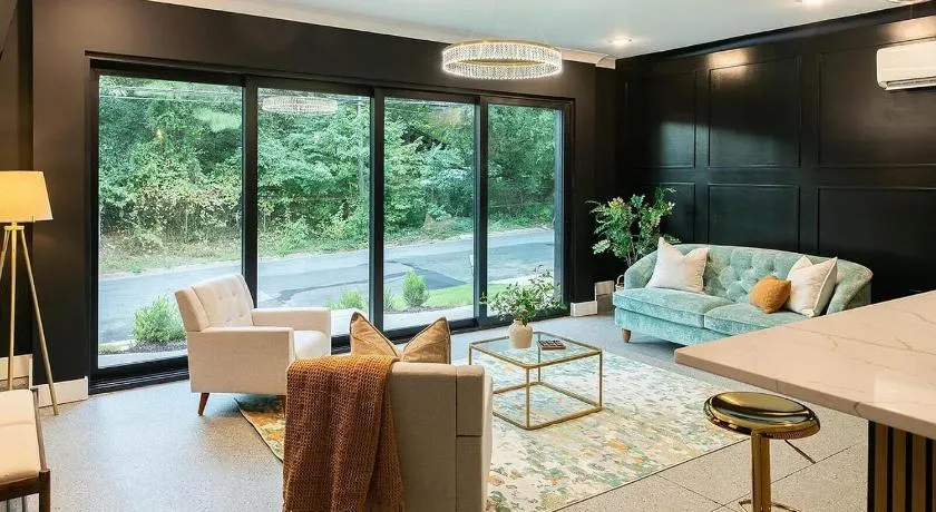 Luxury 4BR Speakeasy Theatre Office Duke - Image 1