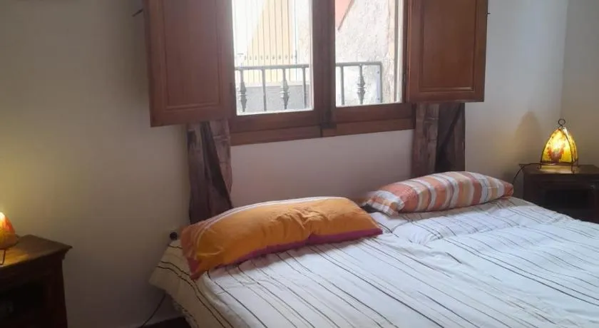 Habitacion en Casa Huelves - Image 1