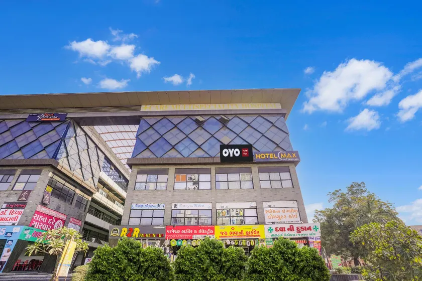 Hotel O by OYO Max - Image 1