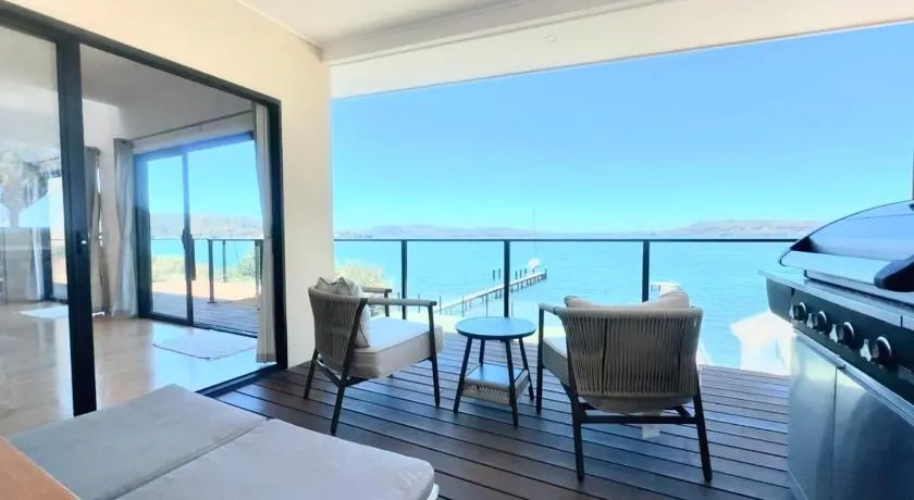 Peaceful Waterfront Retreat with Private Jetty Near Train - Image 1