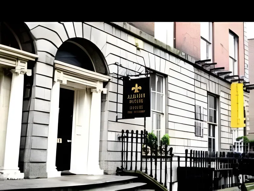 Albany House - Image 1