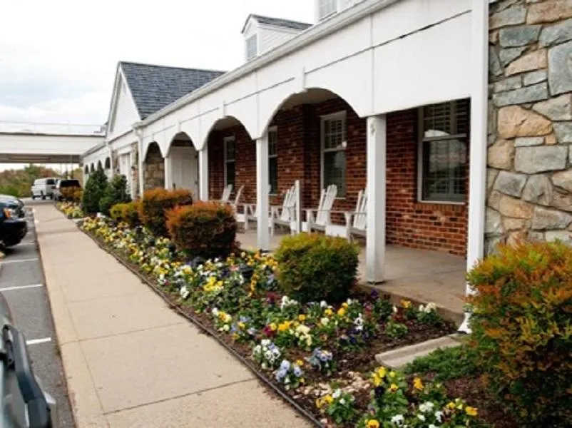 Colony South Hotel & Conference Center - Image 1