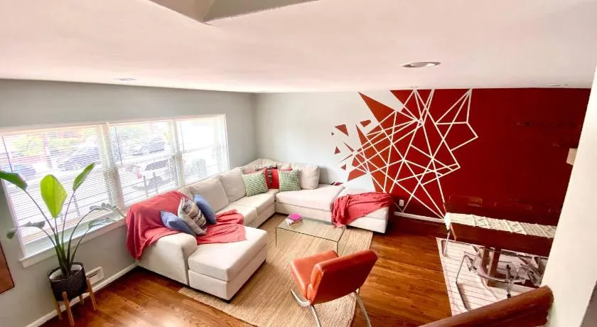 Easy PATH&Bus access- NYC| designer home + Deck. - Image 1