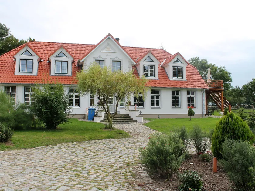 Spacious Apartment in Kastahn with Terrace - Image 1
