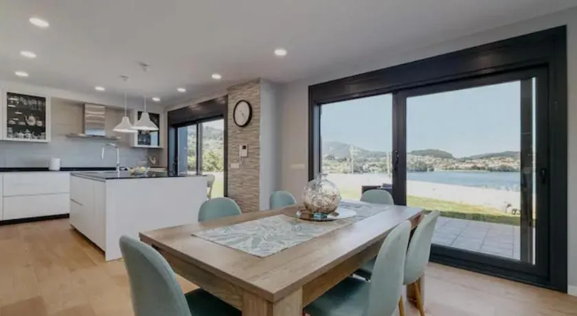 Casa nueva con piscina y vistas al mar - Image 1