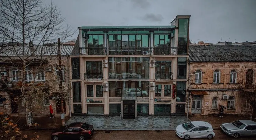 Discovery Hotel - Image 1