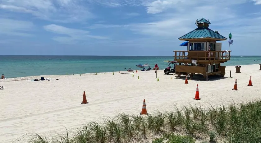 Beachfront condo in Miami! - Image 1