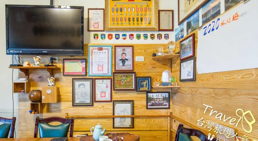 Johnnie's Inn - Image 1