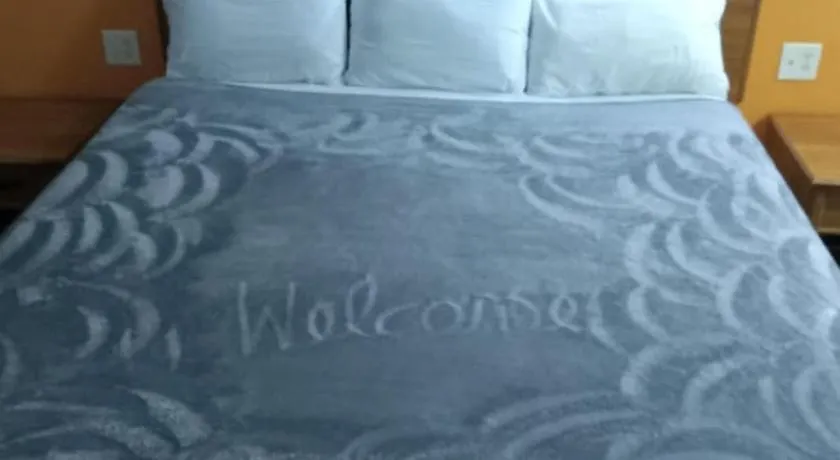 Hotel King Beds Studio 122 Hot Tub - Image 1