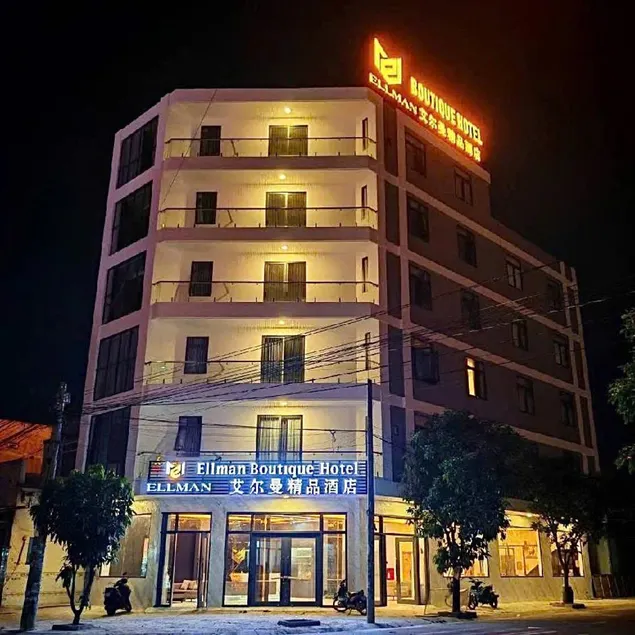 Ellman Hotel - Image 1