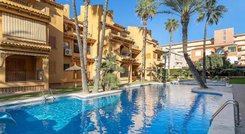 IDEAL para VERANO con PISCINA e INVIERNO con COCINA de LEÑA - Image 1