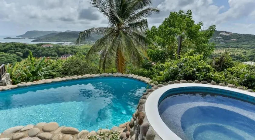 Hilltop Villa with great views out to sea - Villa Cadasse villa - Image 1