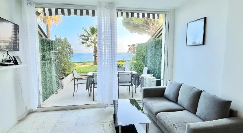 Château de la mer, by Welcome to Cannes - Image 1