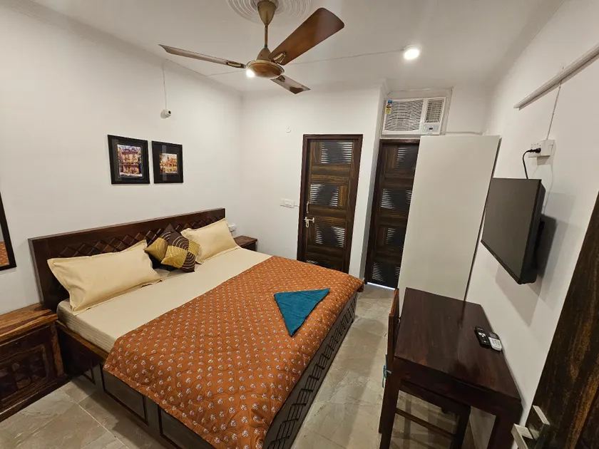 Gautam Nagar Homestay South Delhi - Image 1