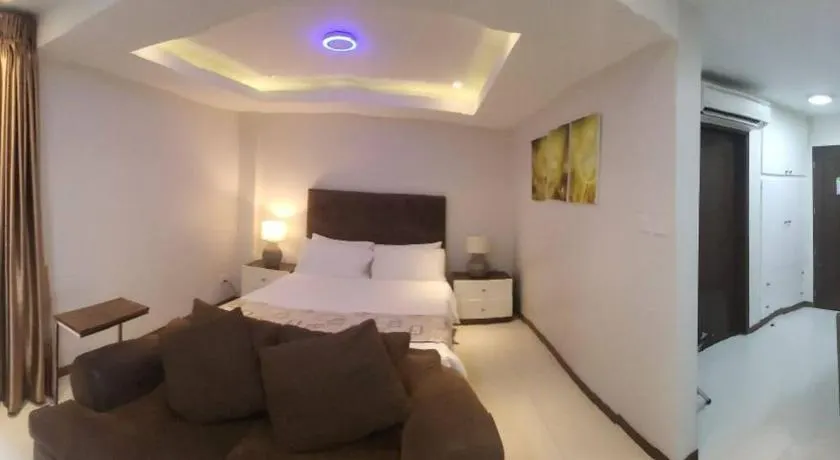 Sheryll Escapes - 218 La Grande, modern studio with hotel amenities! - Image 1