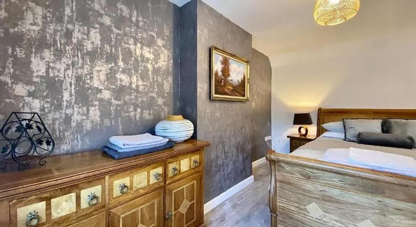 House 1905 - Self Catering Serviced Apartment - Image 1