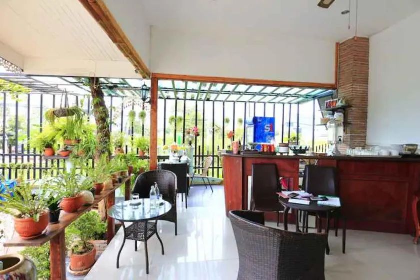 Platinum Place - Image 1