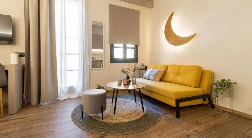 La Luna Luxury Stay - Image 1