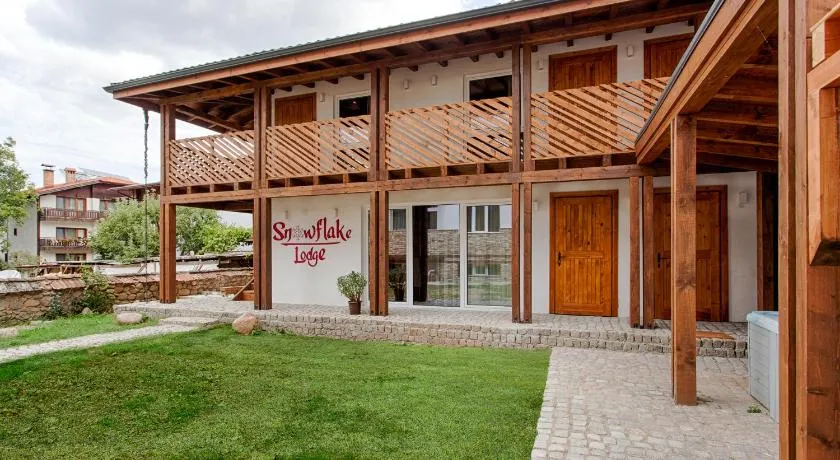 Къщи за гости Сноуфлейк Snowflake Chalet and Snowflake Lodge - Image 1