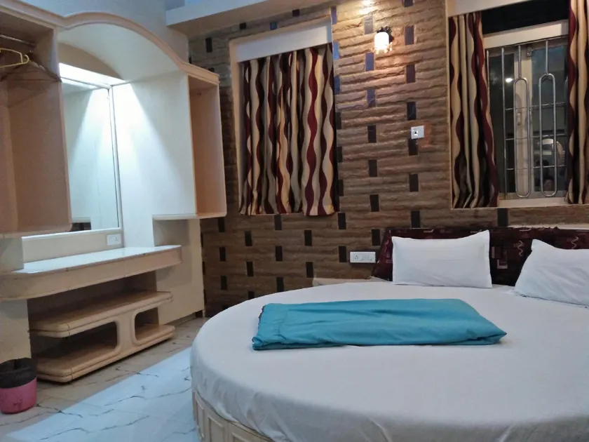 Hotel Blue Bird Colaba - Image 1
