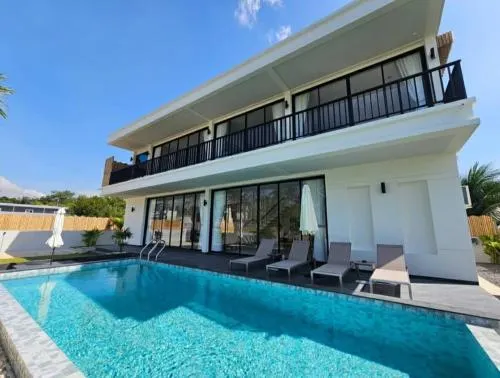 Luxury Beachfront Pool Villa in Koh Phangan 2BR, Direct Beach Access - Image 1