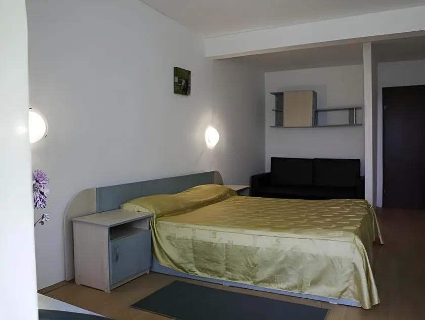 Hotel Capitol - Image 1