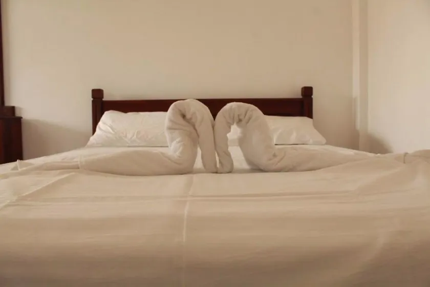 Pearl City Hotel - Image 1
