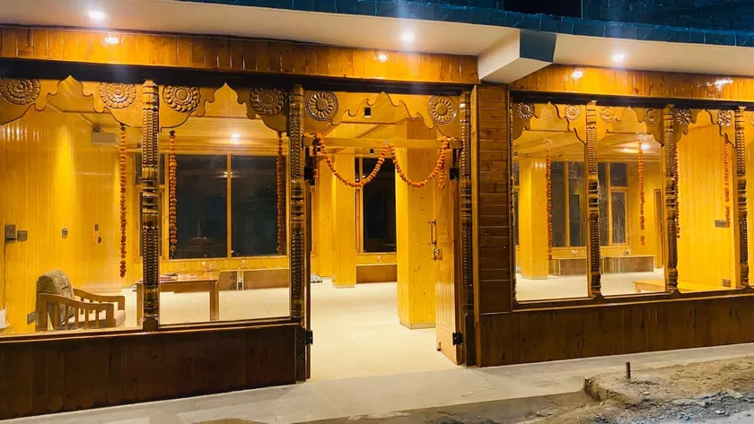 Sojha Hills Hotel & Restaurant - Image 1