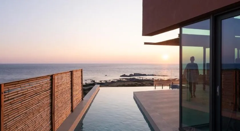 Casa Tarrha- Beachfront Villa with Heated Pool - Image 1