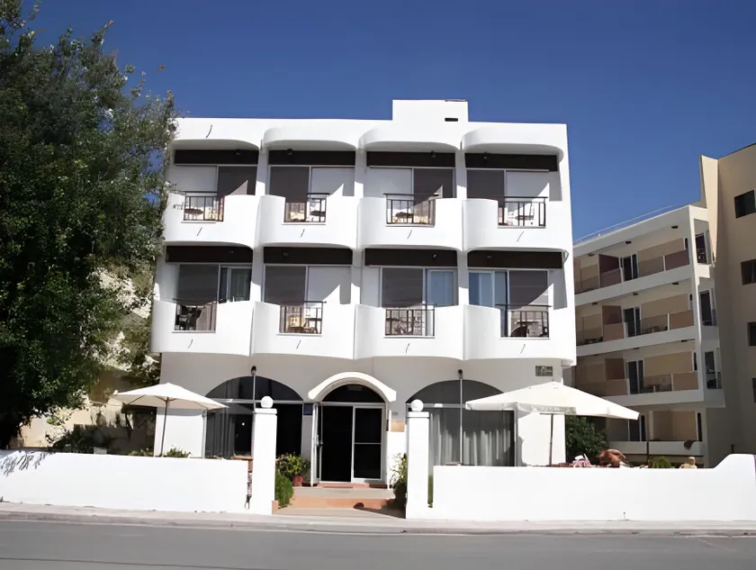 Captain's Hotel - Image 1