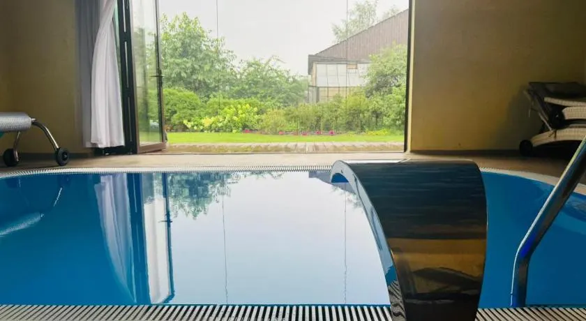 Family apartment with pool & garden view - Image 1