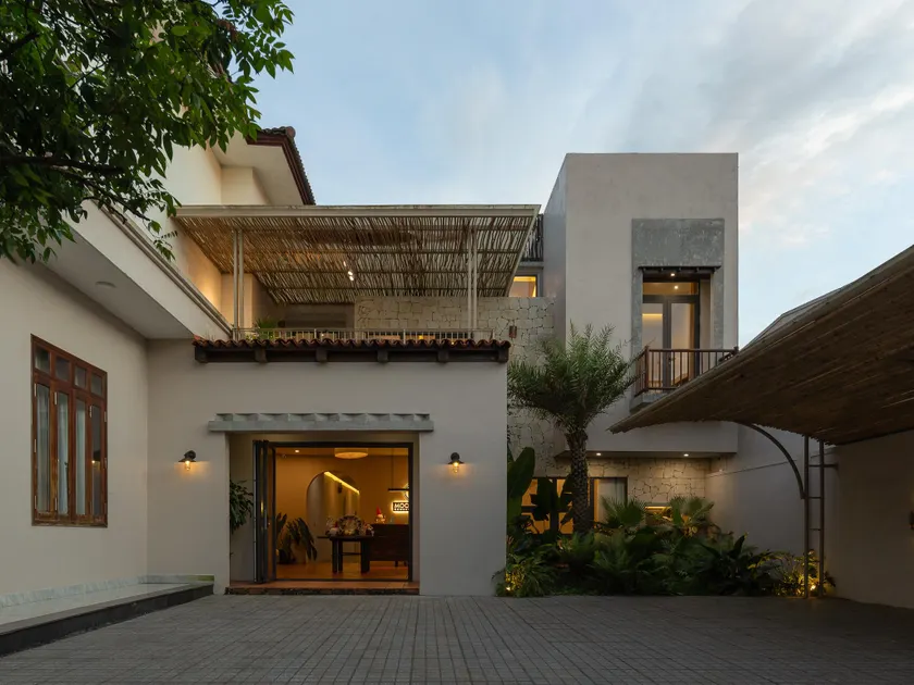 MOONLIGHT Homestay & Hotel - Image 1