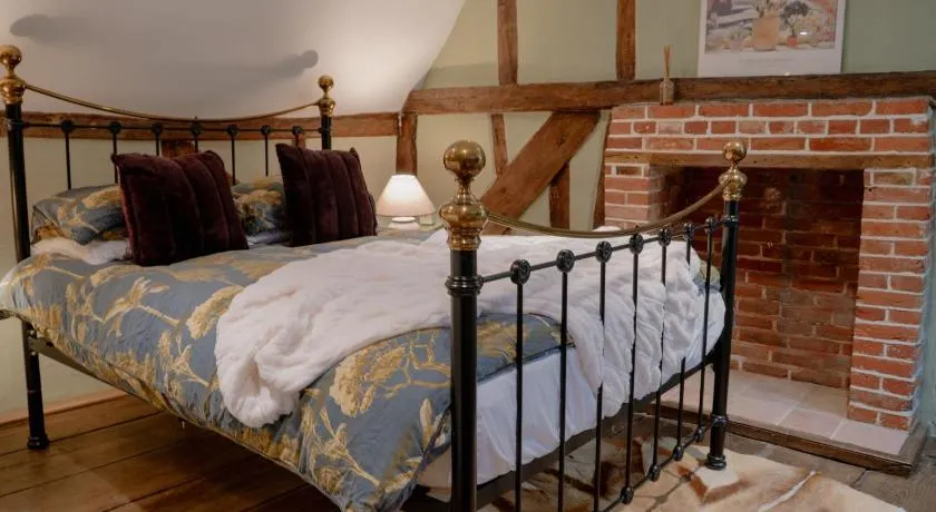 The Cotswold Luxe Cottage - Image 1