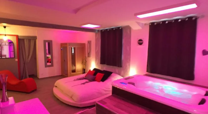 Suite Cupidon- Domaine des trois châteaux - Image 1