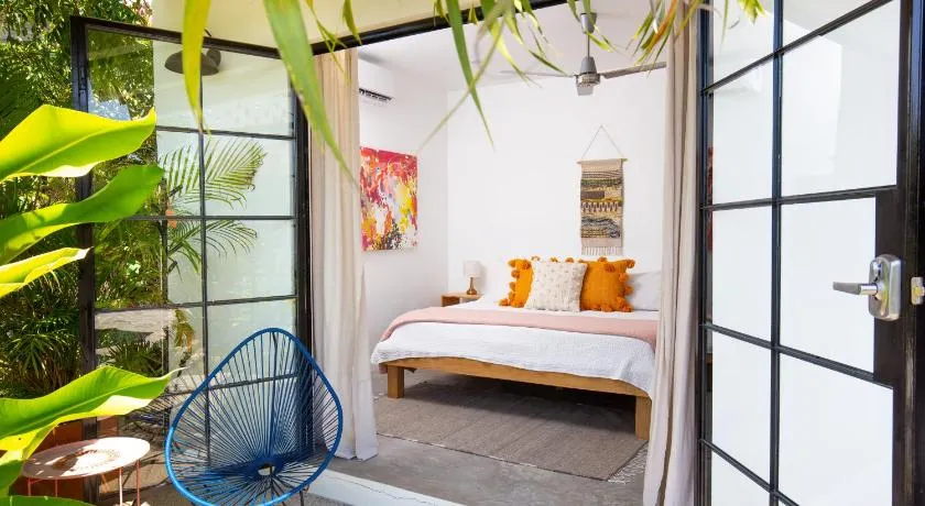 King bed, Kitchenette, Air Conditioning, Pool, Fast WiFi - Aire at Casa Calavera - Image 1