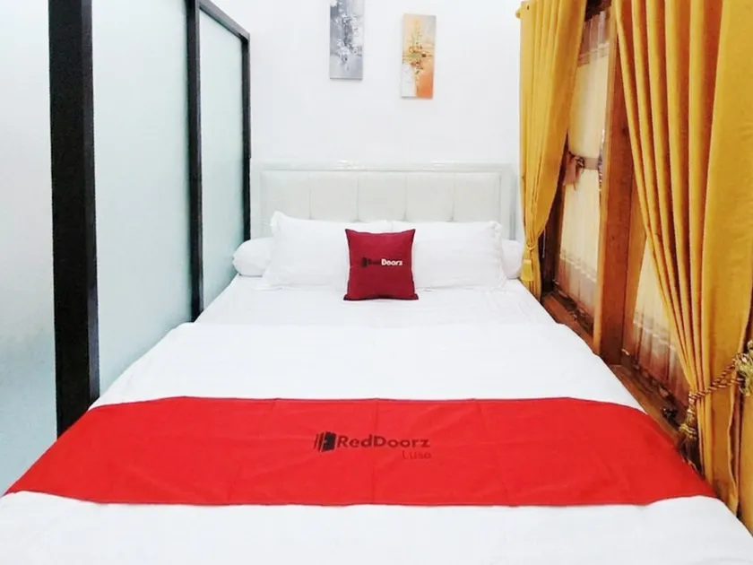 RedDoorz at Jati Mas Alun Alun Bojonegoro - Image 1