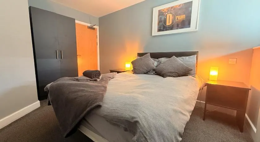 Newcastle 1 Bed Quayside Apartment -Sleeps 2 - Parking - Image 1