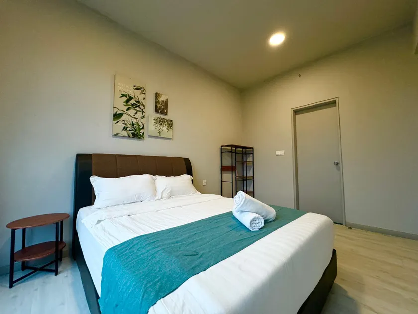 Sunset Seaview Vacation Condos @ Jesselton Quay - Image 1