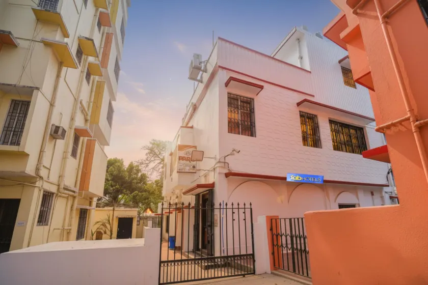 Hotel O Home D Park - Image 1