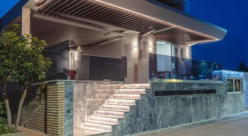 Melina Luxury Suites, Seaside Nests in Kourouta - Image 1