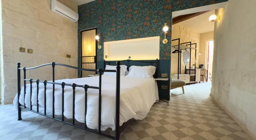 Fourteen Guesthouse - Image 1