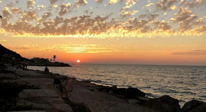 Peaceful and intimate by the sea - Image 1